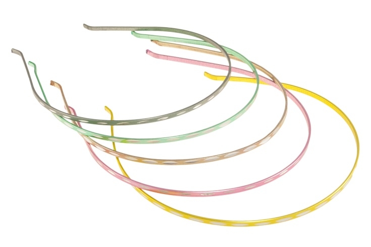 Cienkie, metalowe opaski 