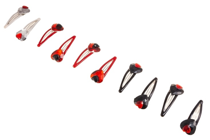 Kolorowe spinki z serduszkami