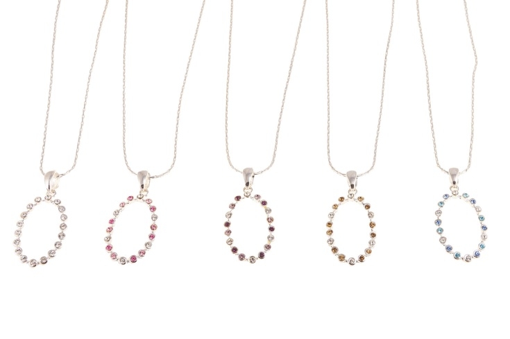 Eleganckie naszyjniki z dżetami