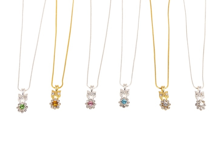 Delikatne naszyjniki z dżetami