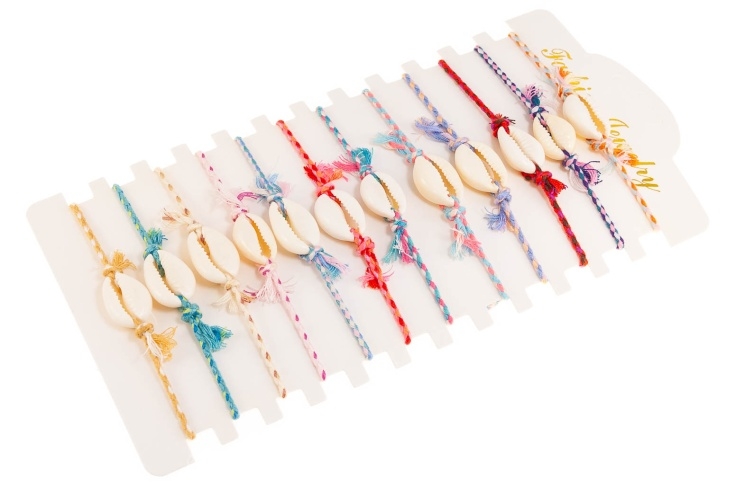 Kolorowe bransoletki z muszelkami