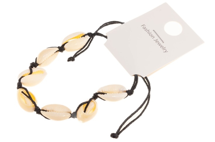 Czarna bransoletka z muszelkami