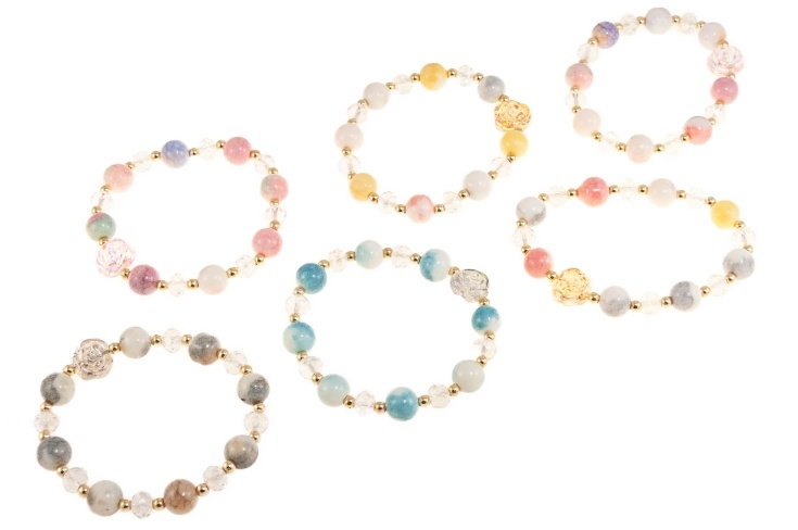 Bransoletki z różyczkami