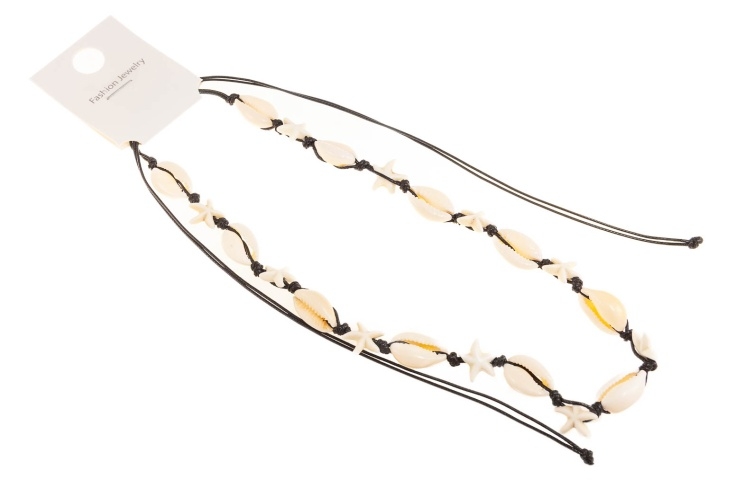 Czarny naszyjnik z muszelkami