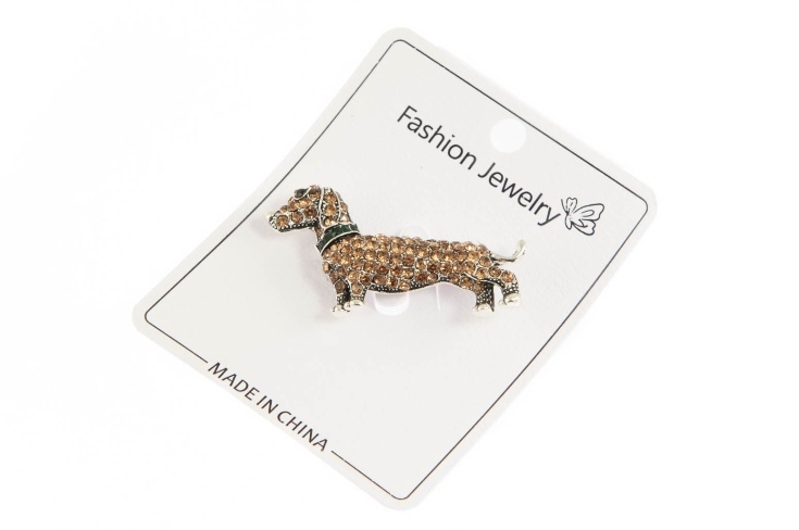 Elegancka broszka jamnik